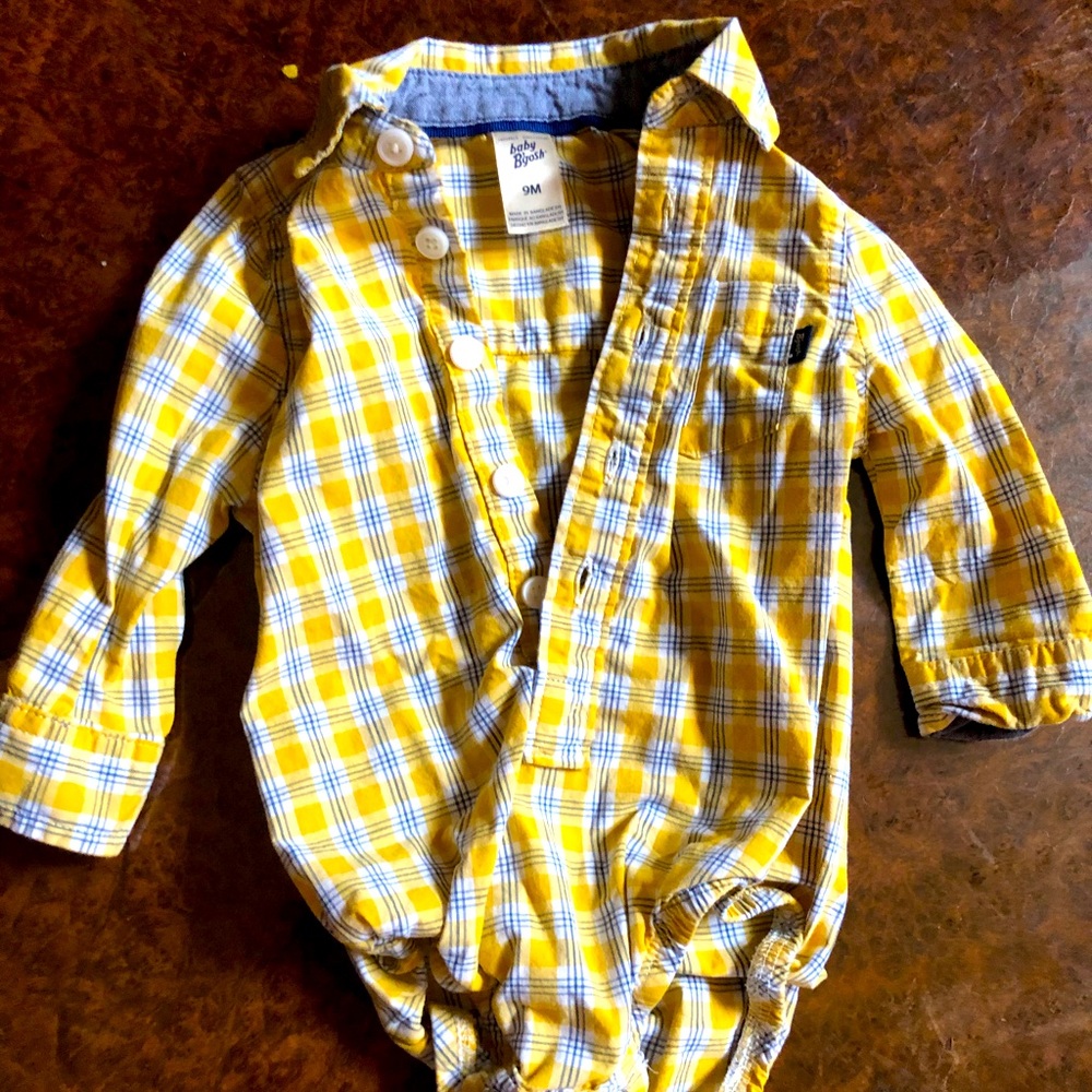 Yellow plaid Oshkosh button down baby onsie 9 months with snap bottom